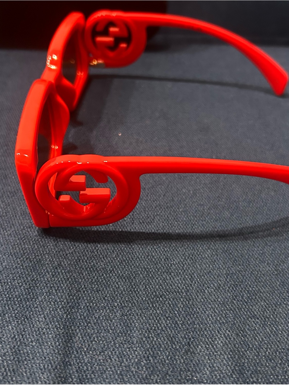Gucci Red Statement Rectangular Sunglasses - Picture 4 of 5